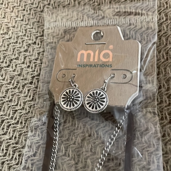 Mia Inspirations turquoise necklace and stud earrings-NWT - Picture 2 of 5